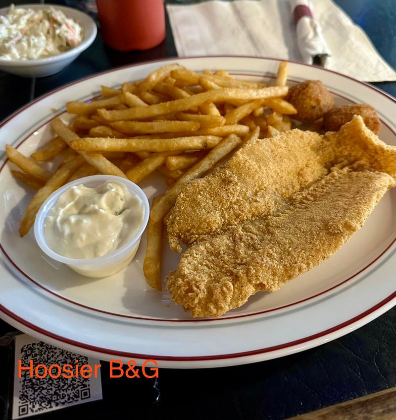A Local Tradition: The Fried Fish Special That Defines Fridays In Warsaw