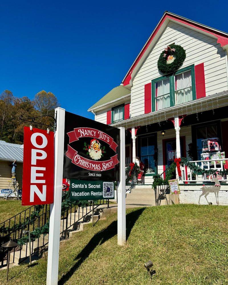 Artisan Alleys & Historic Storefronts