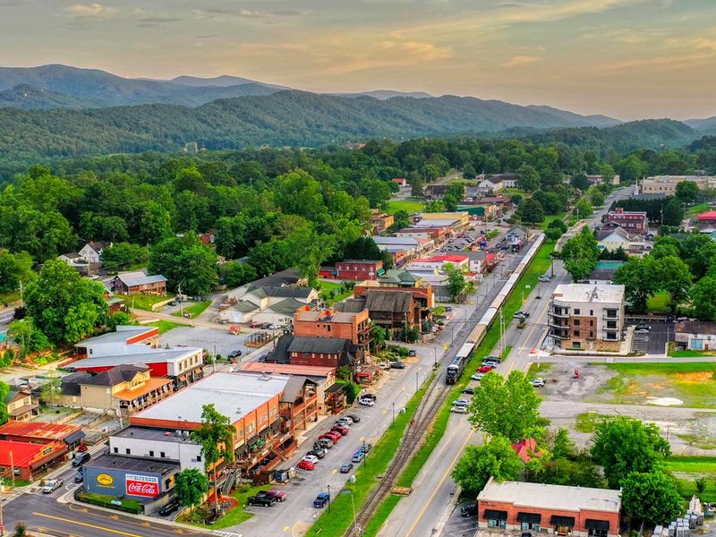 A Mountain Town Built For Slow Mornings And Scenic Views