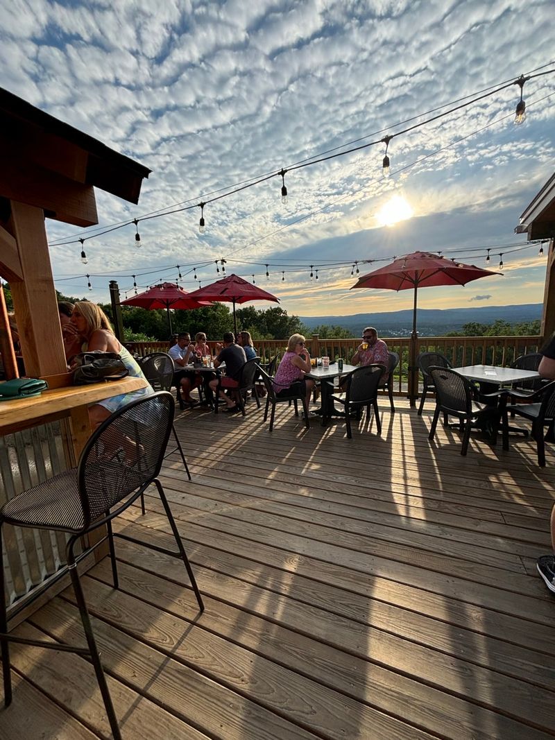 Tavern On The Hill (Easthampton)