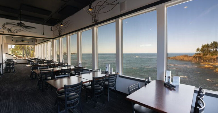 12 Oregon Coastal Dining Spots That Turn Stormy Days Into Scenic Delights