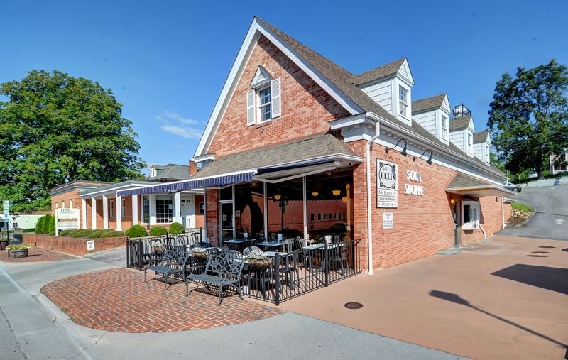 A Culinary Scene Rooted In Appalachian Flavor And Local Craftsmanship