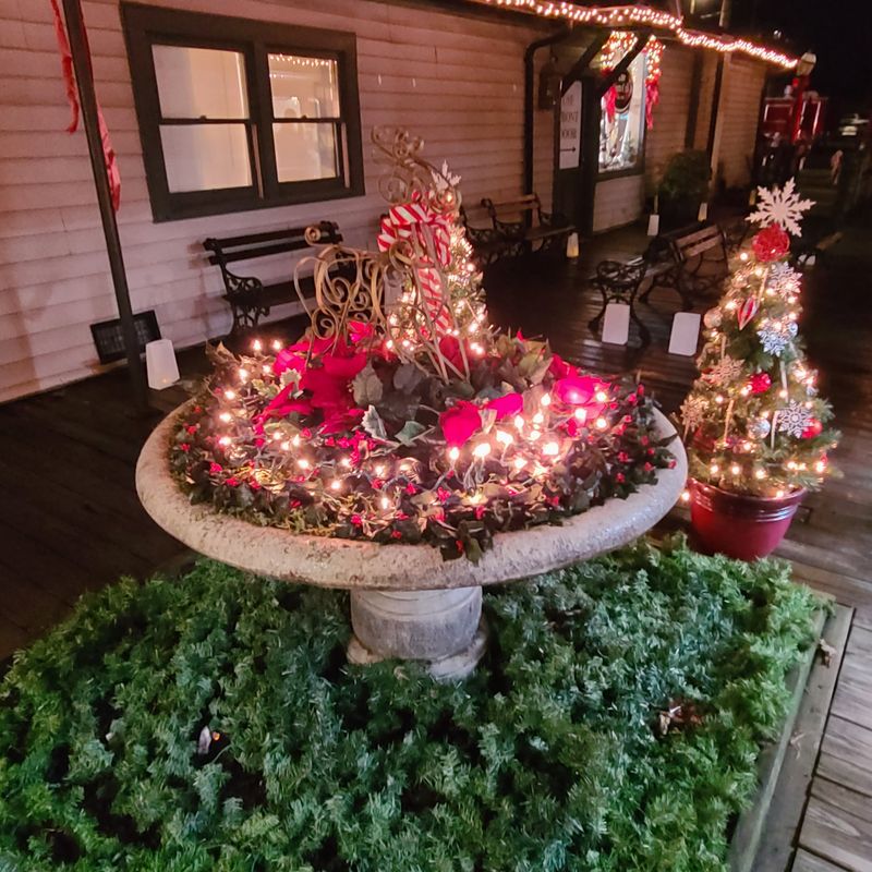 Handcrafted Decorations Adorn Streets Instead of Commercial Light Shows