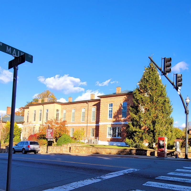 Cycling Roads That Mind Their Manners