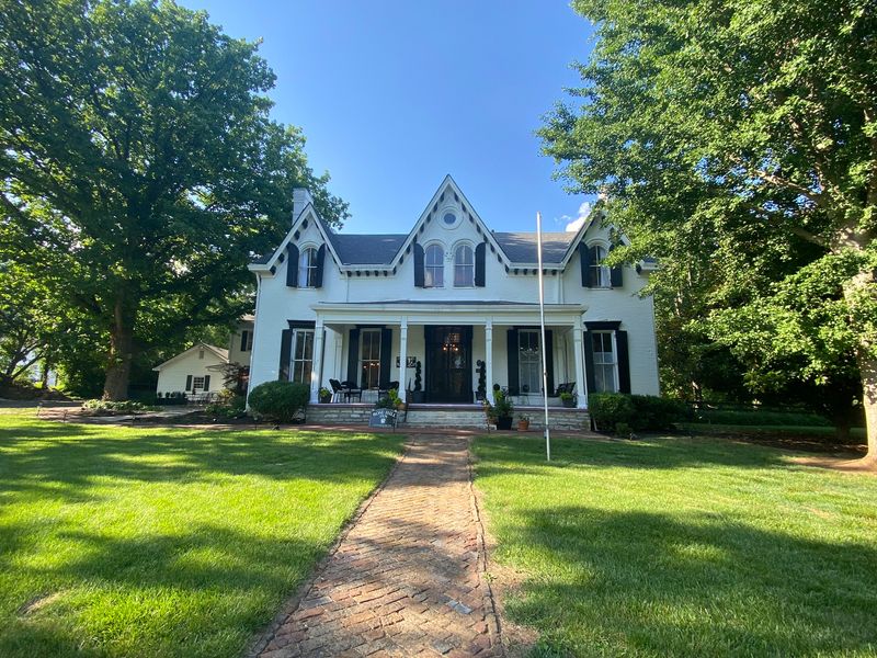 Rose Hill Inn (Versailles)