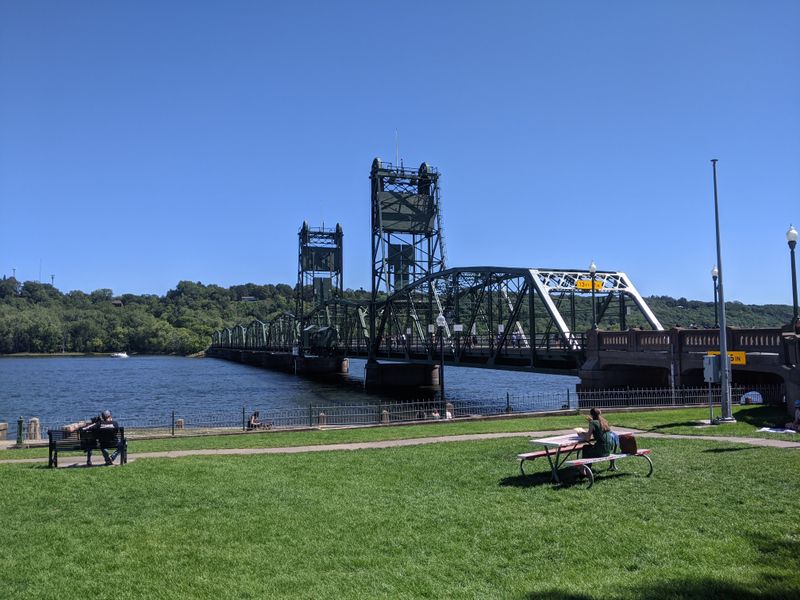 Holiday Events Like the Twinkle Party Keep the Spirit Cozy, Not Crowded