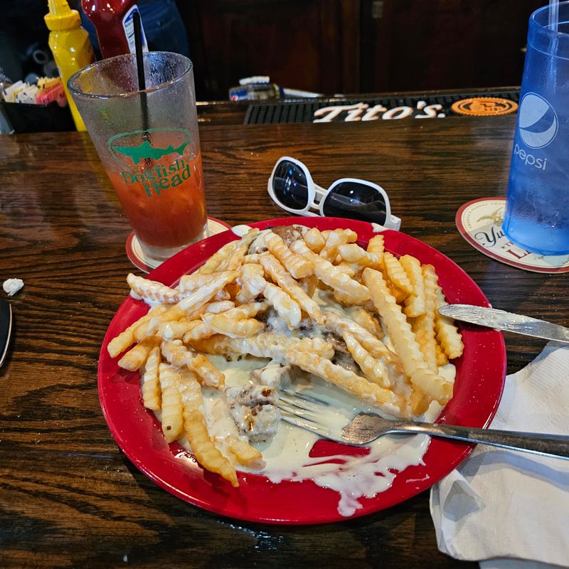 The Signature Cheese Sauce Carries The Dish’s Reputation