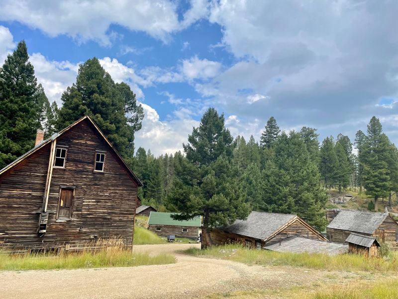 Visitors Can Reach Garnet Year-Round With Proper Planning