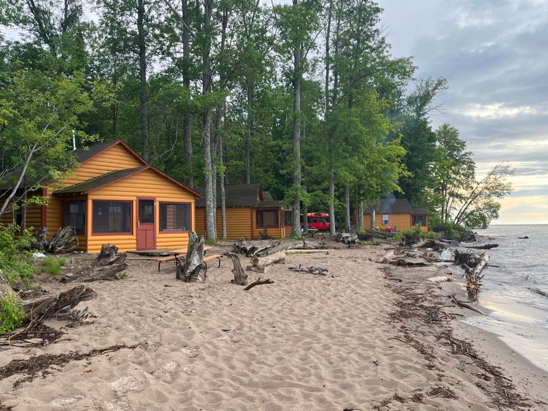 Lake Shore Cabins (Silver City)