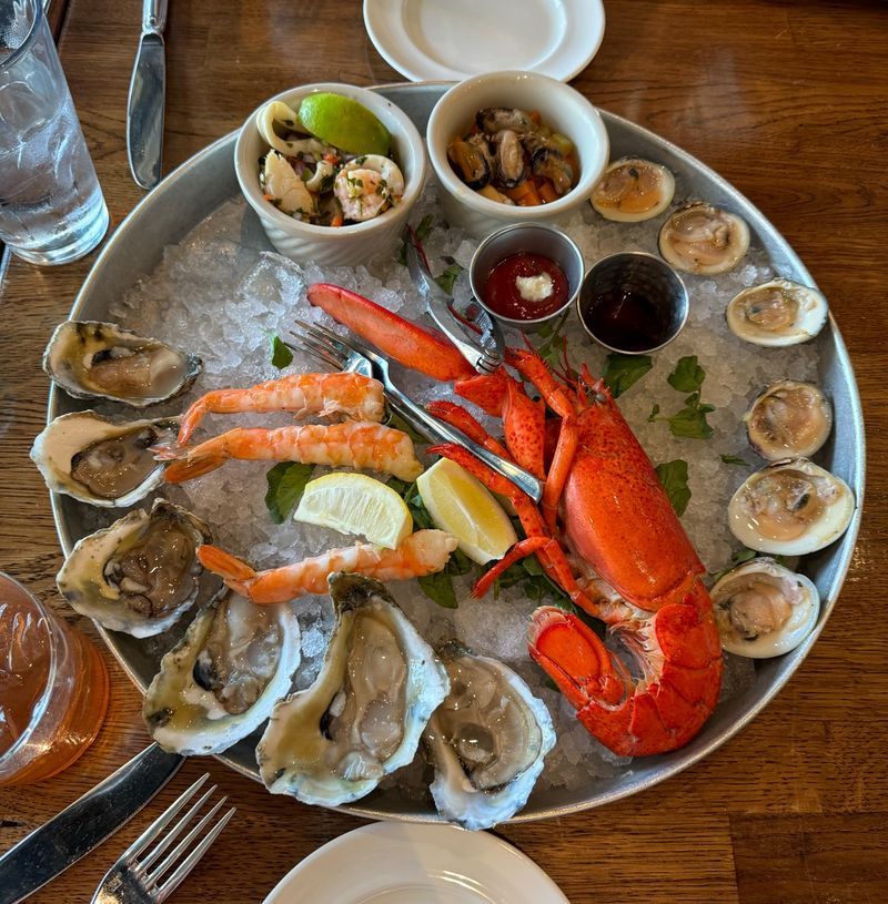 Hank's Oyster Bar – The Wharf