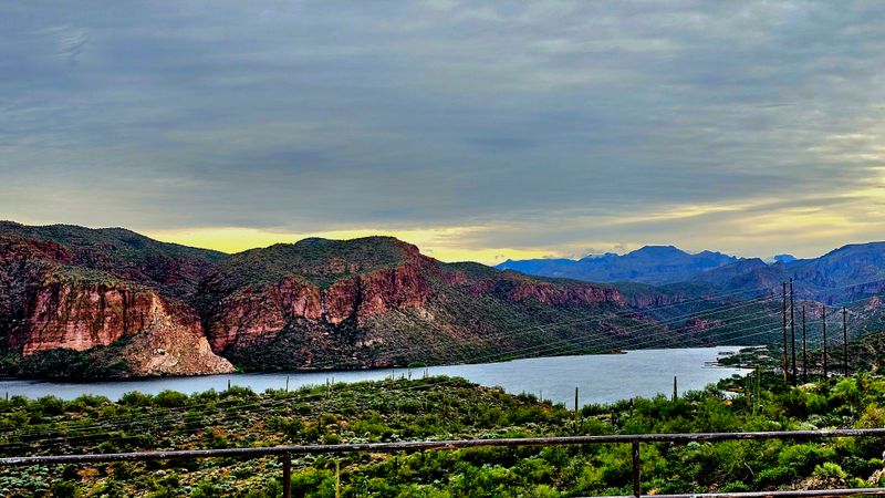 Apache Trail Desert-Lake Canyon Drive