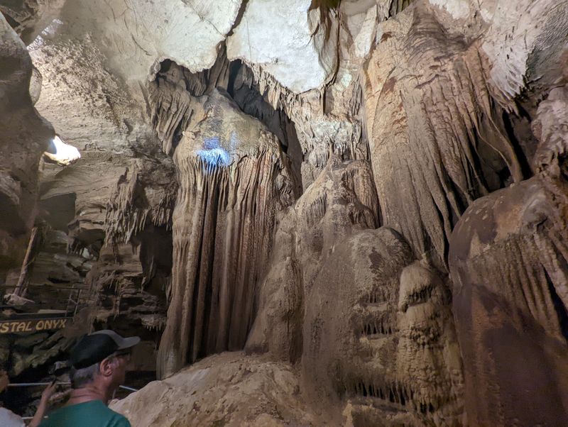 Mammoth Onyx Cave (Horse Cave)