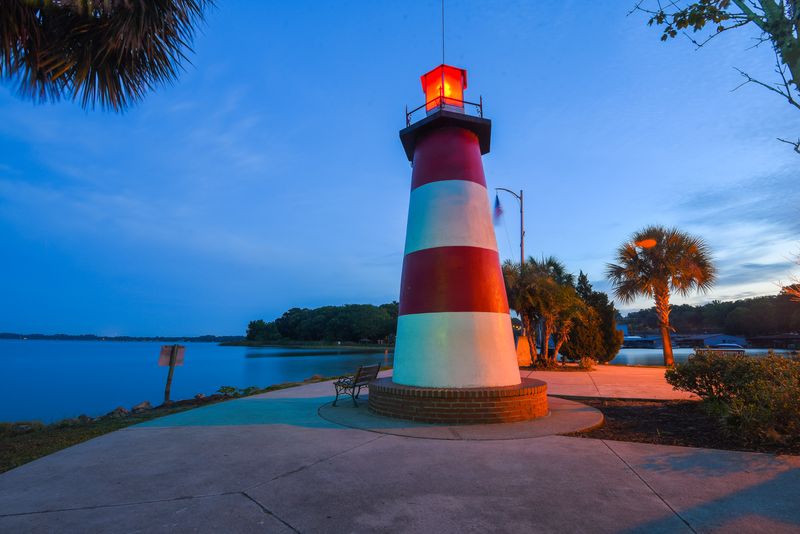 The Mount Dora Lighthouse Is A Photo Stop You Don't Have To Pay For