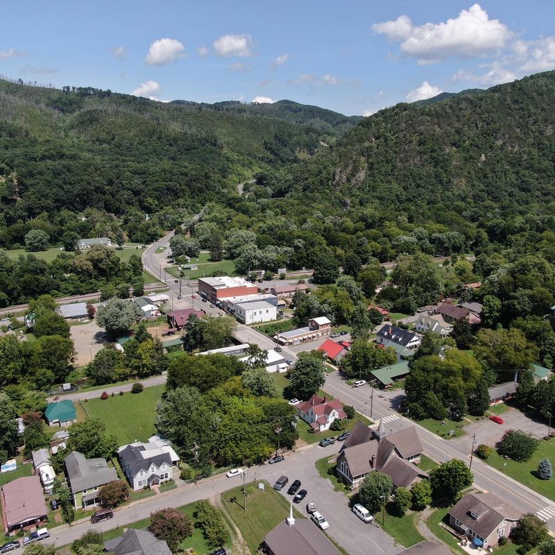 Hot Springs Isn’t Hidden—It’s Just Happily Unbothered