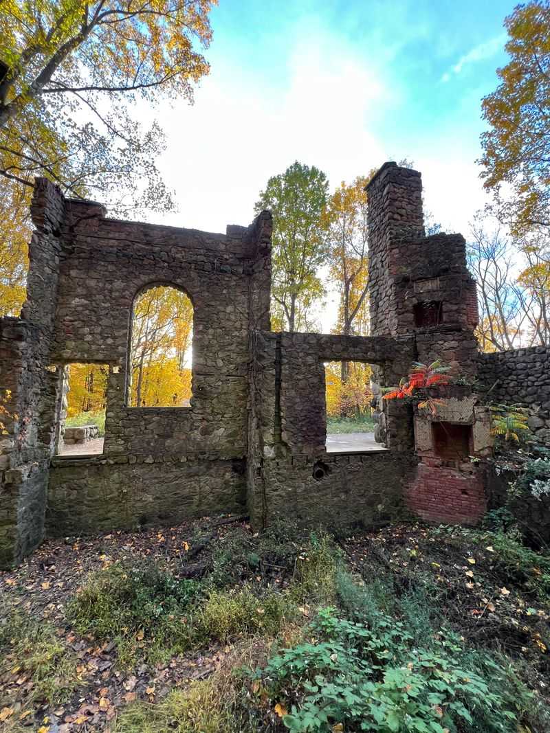 Haven For Hikers Just Steps From The Village