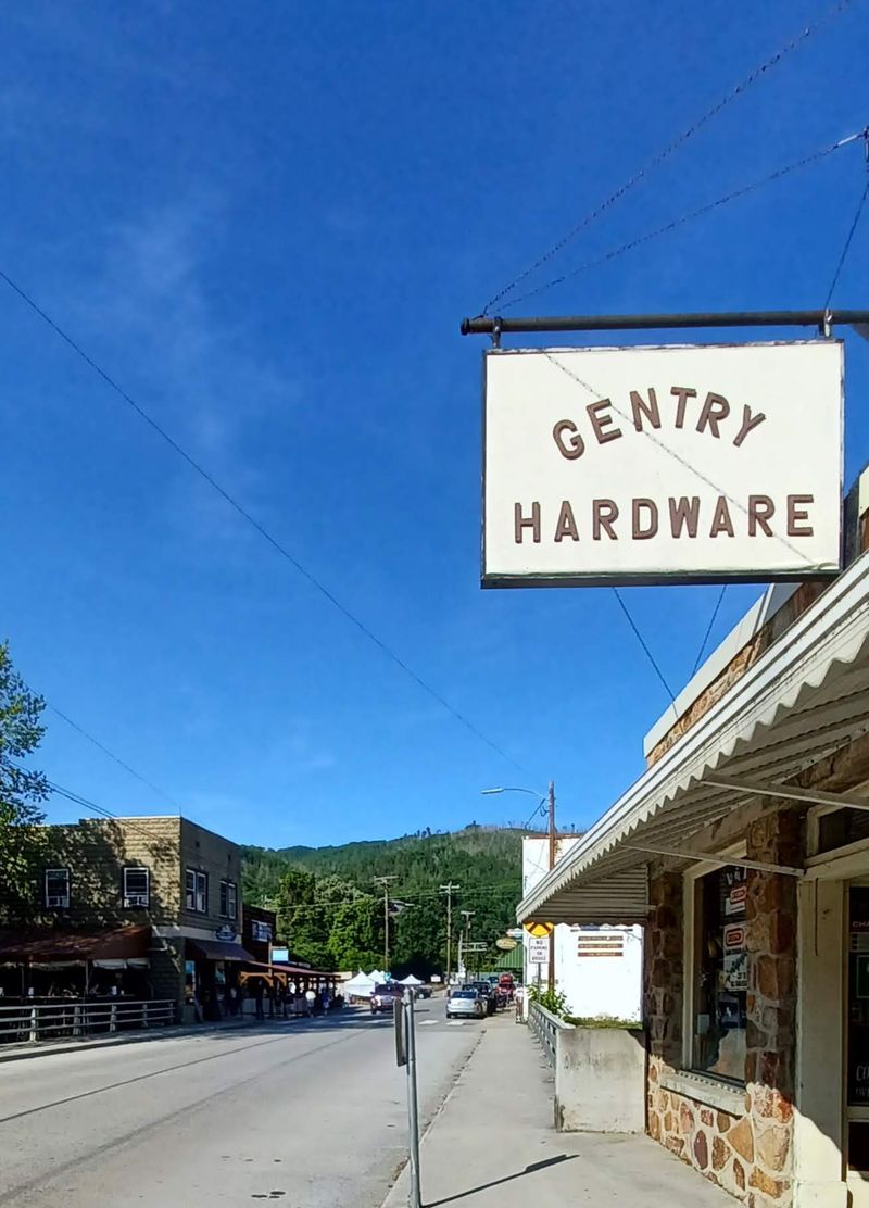 A One-Stoplight Downtown That Never Got Overbuilt