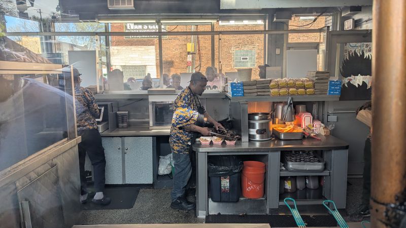 Lem’s Is One Of The Last Remaining True Chicago-Style BBQ Houses