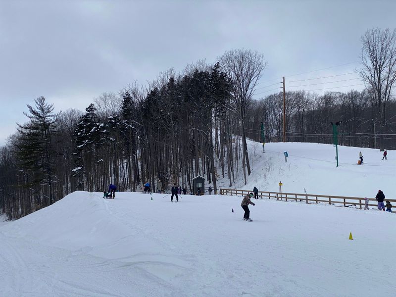 A Lakeside Community That Transforms When Winter Blankets the Bay