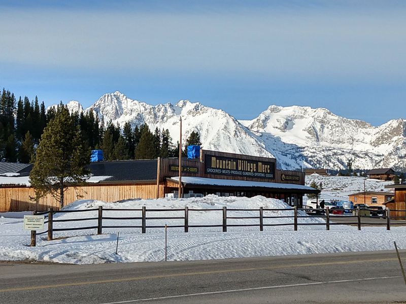 A Downtown That Keeps Its Rustic, No-Rush Character