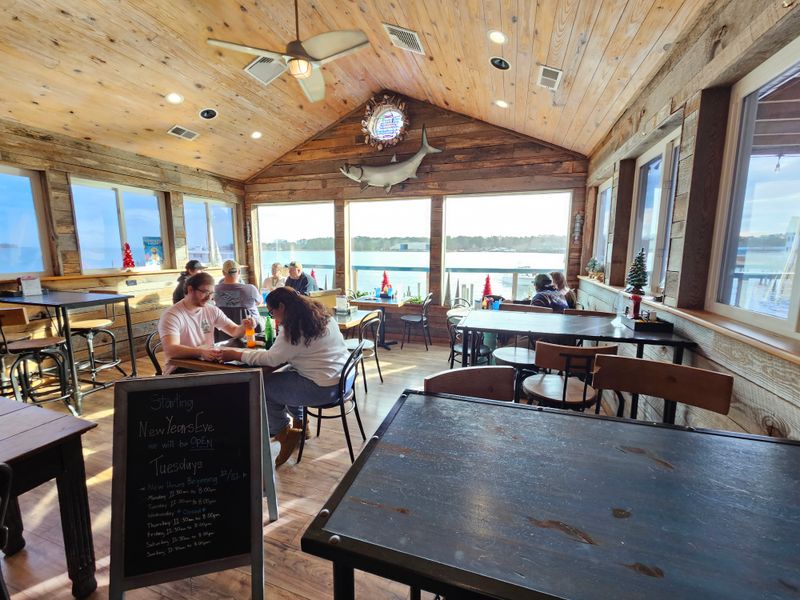 Hole In The Wall Waterfront Grill