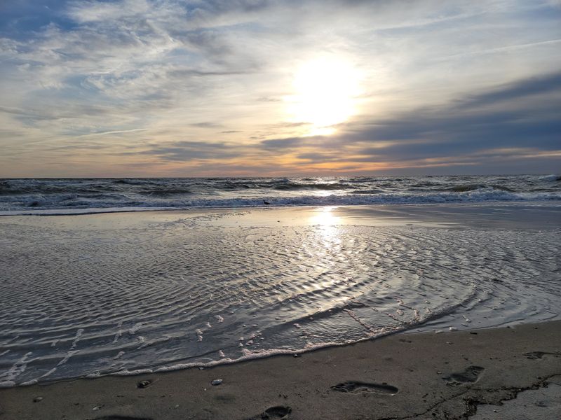 The Best Itinerary Is Simple: Beach Walk, Forest Wander, Sunset On The Sound