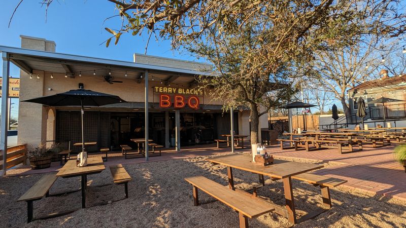 The Legendary Smokehouses That Define This Small Town’s Dawn Routine