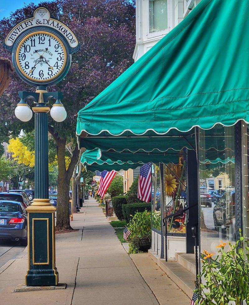 Cedarburg Turns Its 1800s Main Street Into A Holiday Movie Set