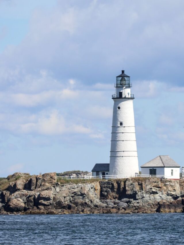12 Historic Lighthouses In Massachusetts You Can Actually Tour