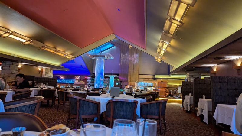 How The Setting Shapes The Dining Experience