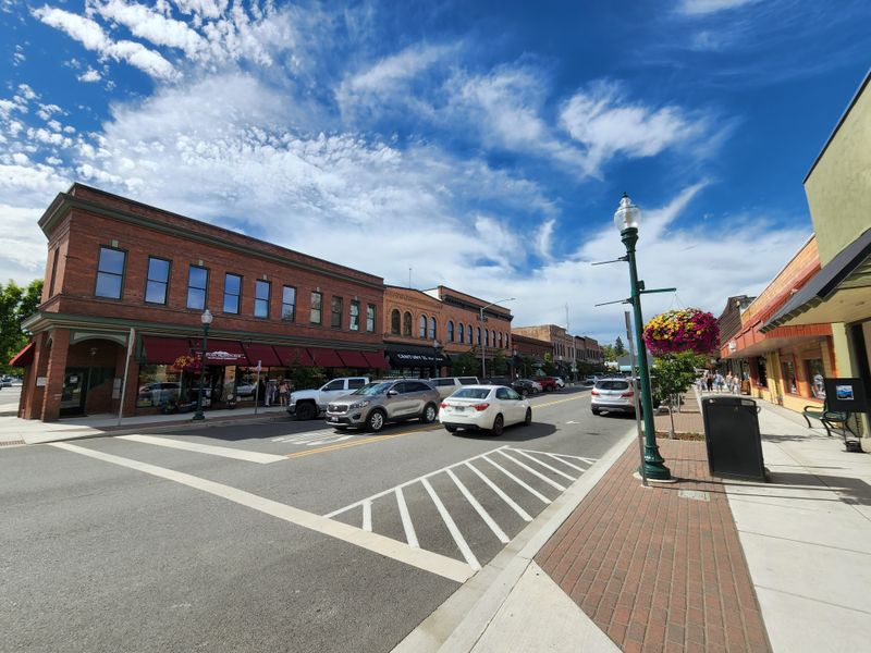 Why Retirees Are Choosing Sandpoint Over Busier Cities