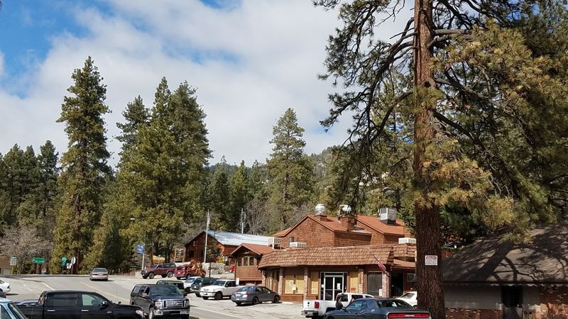 Minimal Chain Stores Help Preserve Its Local Character