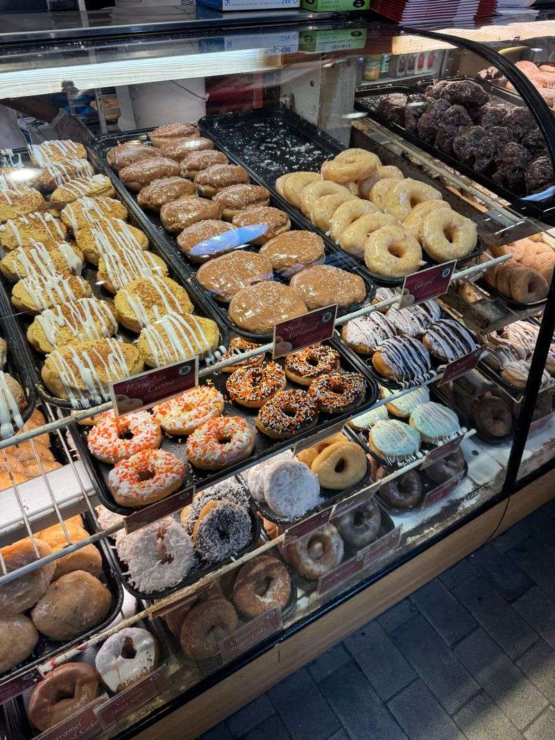 The Donuts That Regularly Draw Lines Before Noon
