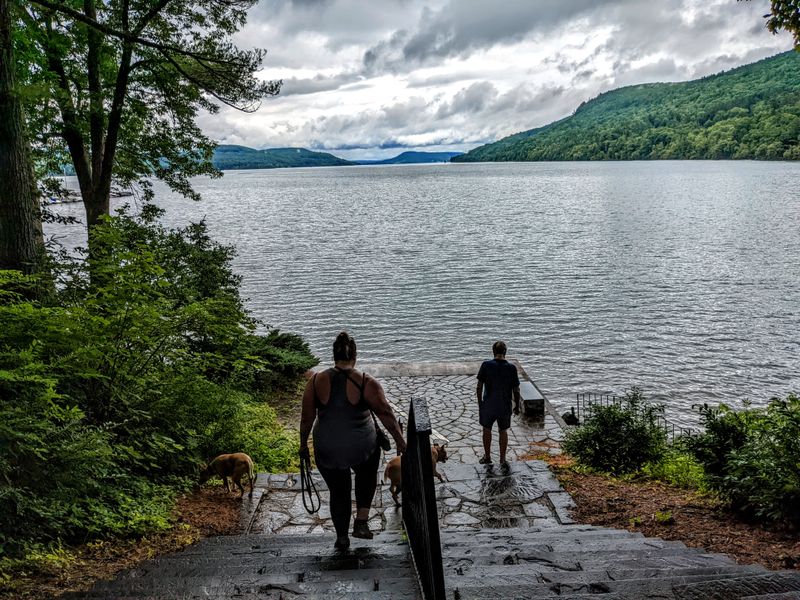 Lake Views That Encourage Slow Exploration