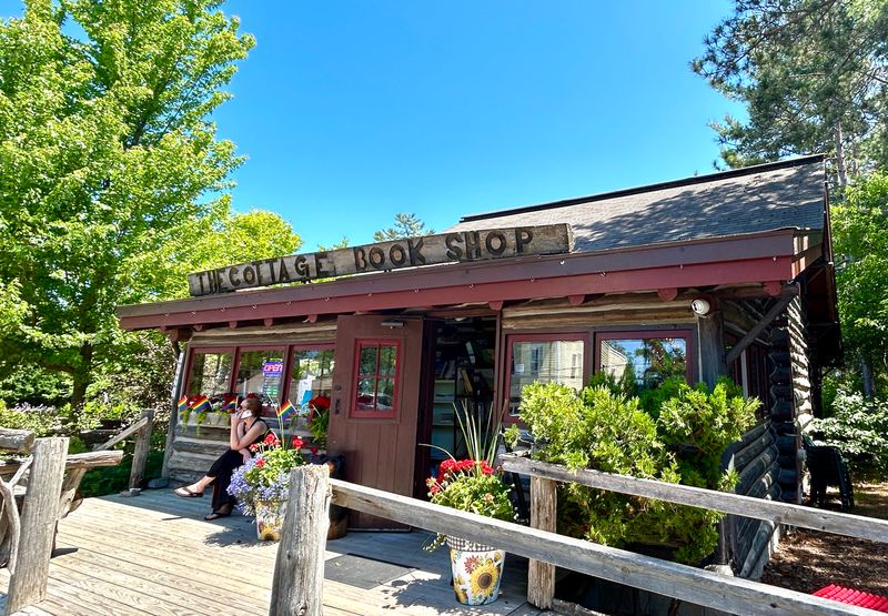 Quaint, Walkable Downtown With Local Shops And Cafes