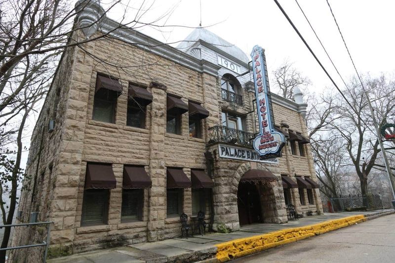 Local Dining That Encourages Lingering, Not Fast Turnover