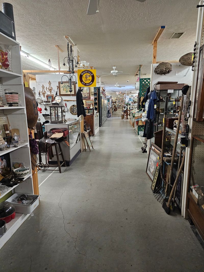 Antique Village Mall, Crossville