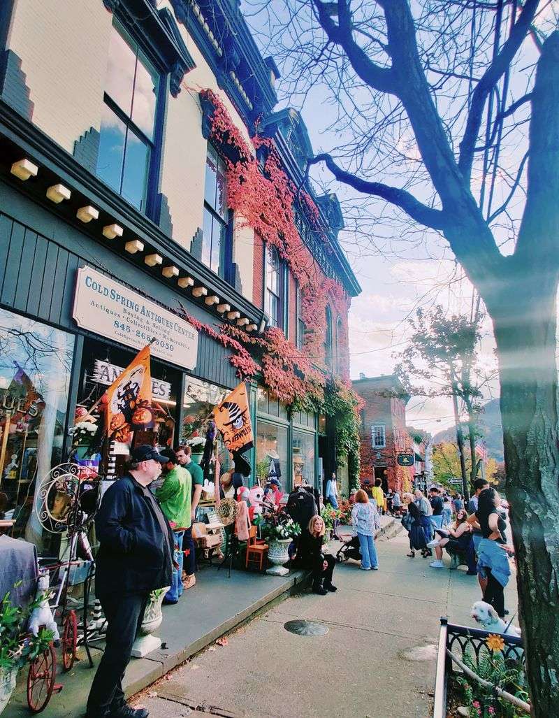 Main Street’s Measured Stroll