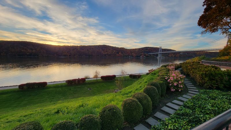 Poughkeepsie — Big Views And Riverwalk Strolls