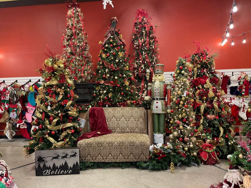 Seasonal Corners With Real Utility