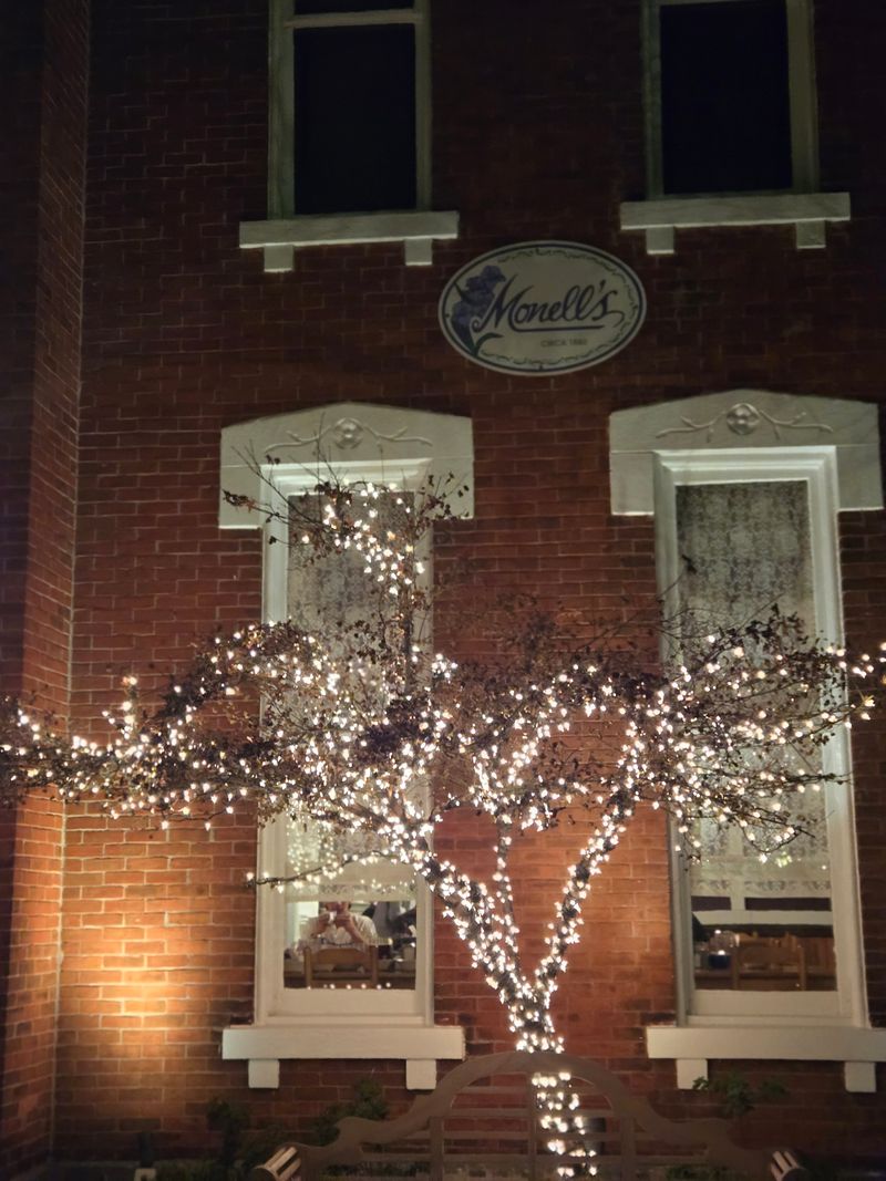 Late-Night Comfort In A City That Sings