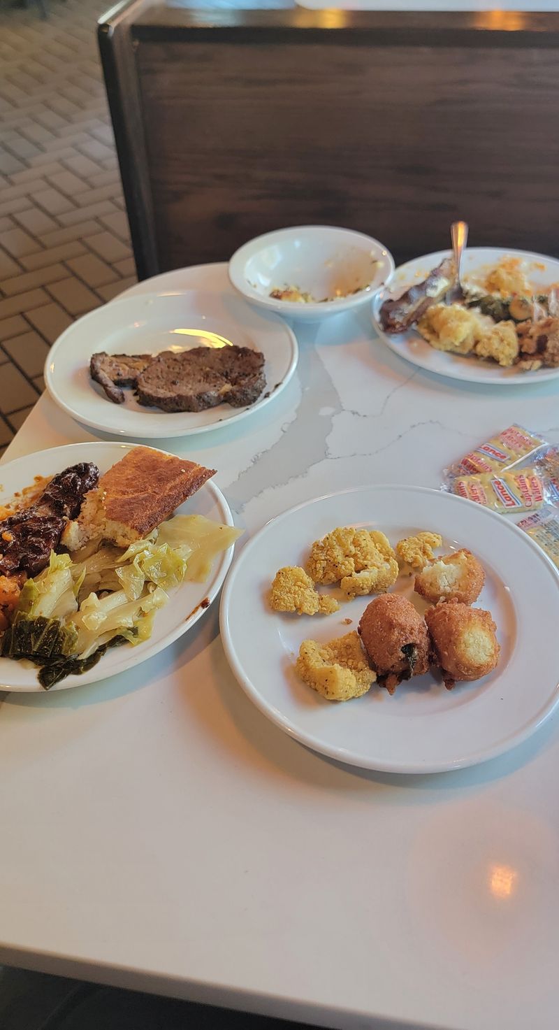 The Crowd Changes Depending On The Day You Visit