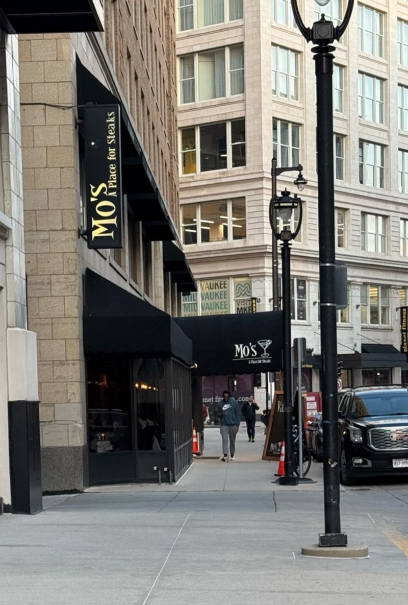 Mo’s...A Place for Steaks