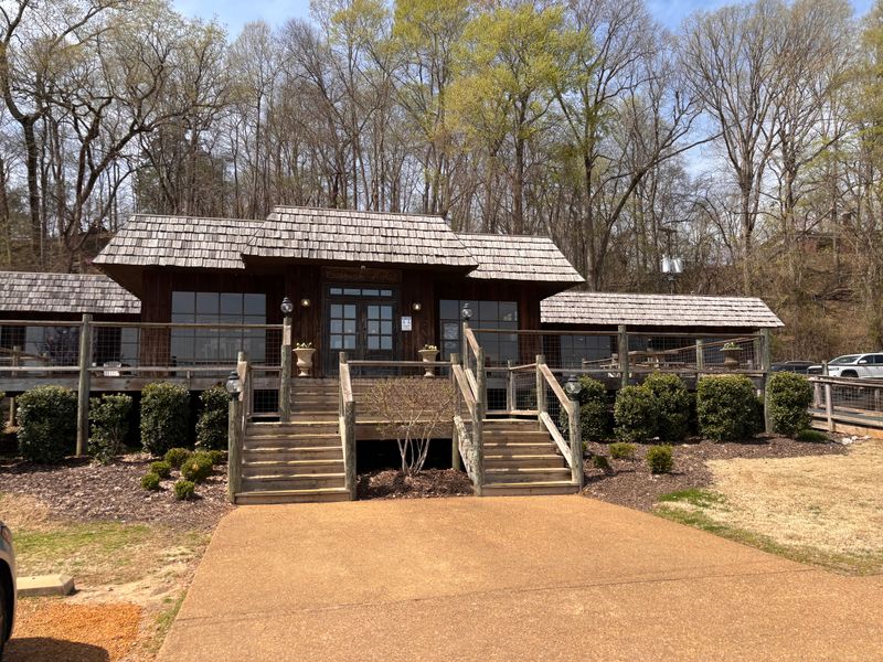 Hagy's Catfish Hotel (Shiloh)