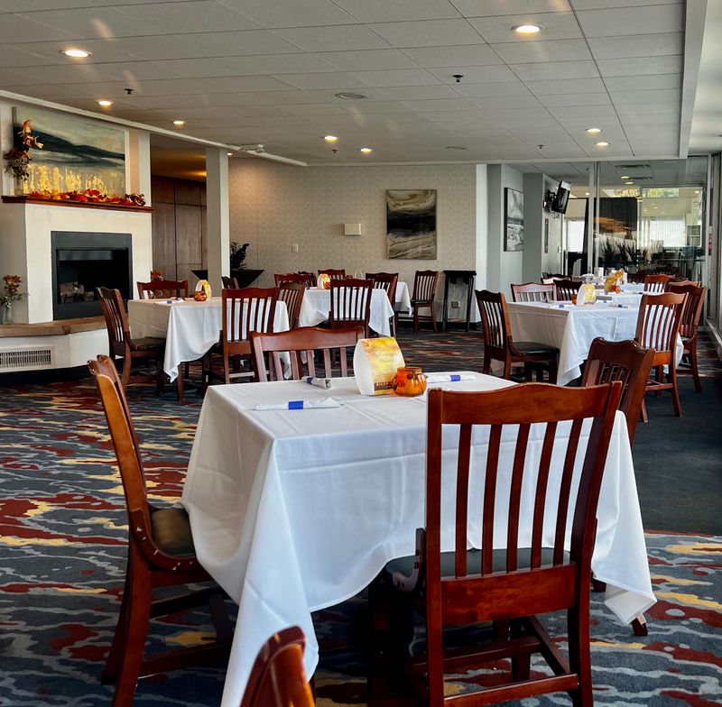 Inside Nolan's: Dining In Illinois Beach State Park