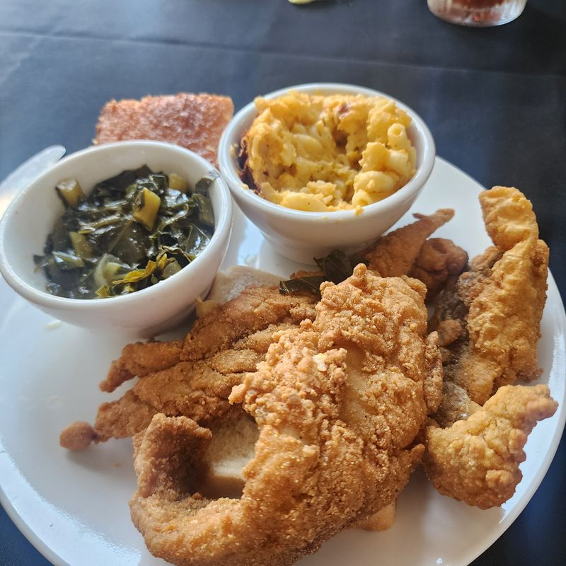 Shut Yo Mouf Soulfood (Petersburg)