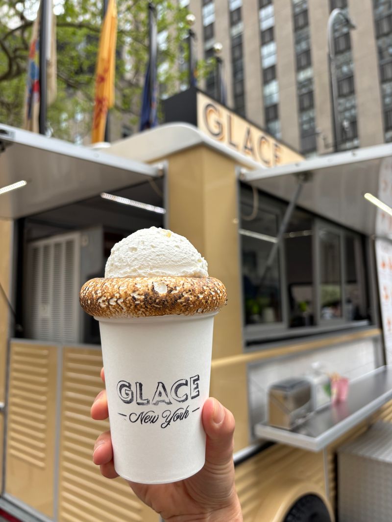 Glace – Sweet Frozen Treats Under The Skyscrapers