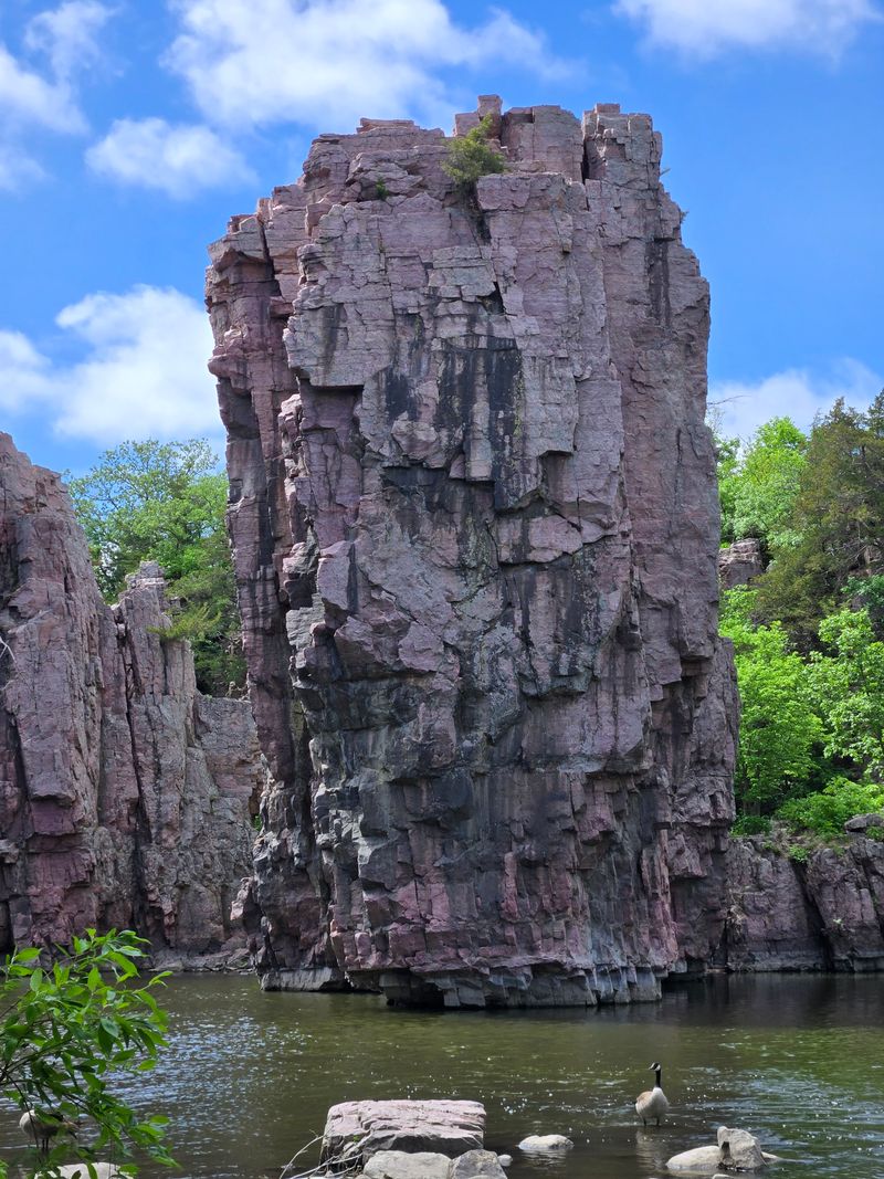 Sioux Quartzite Cliffs & Spires (Palisades State Park)