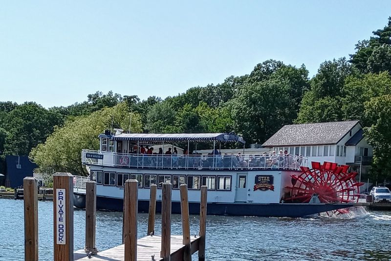 Leisurely Boat Tours In Saugatuck