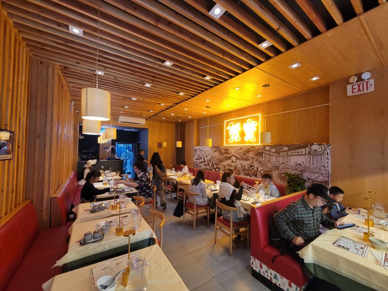 Xie Bao Crabhouse – Funky Midtown Spot For Fried Seafood Bites