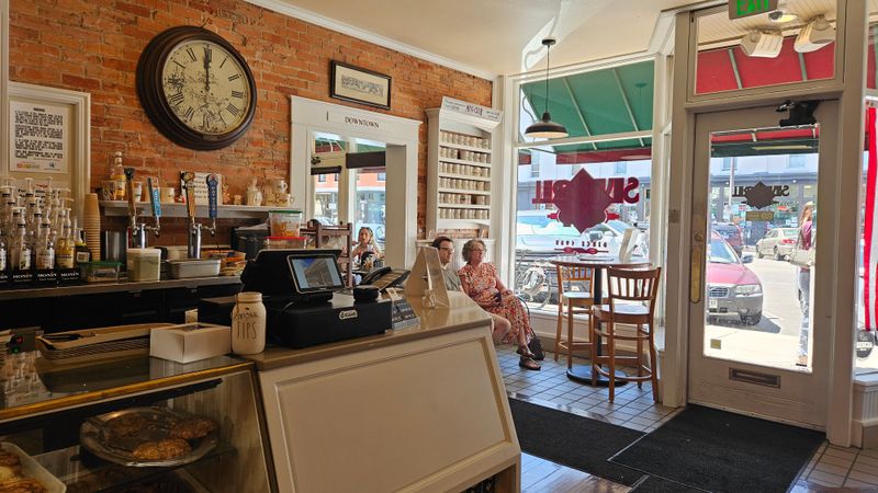 The Cinnamon Roll That Puts This Old-School Café On The Map